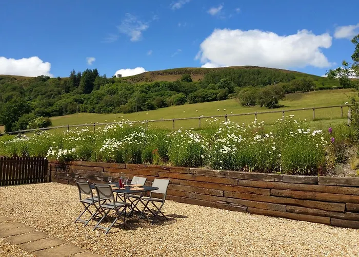 Seven Stars- Hot Tub & Garden With Fabulous Views.