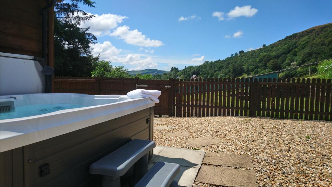 Seven Stars- Hot Tub & Garden With Fabulous Views. Holiday home