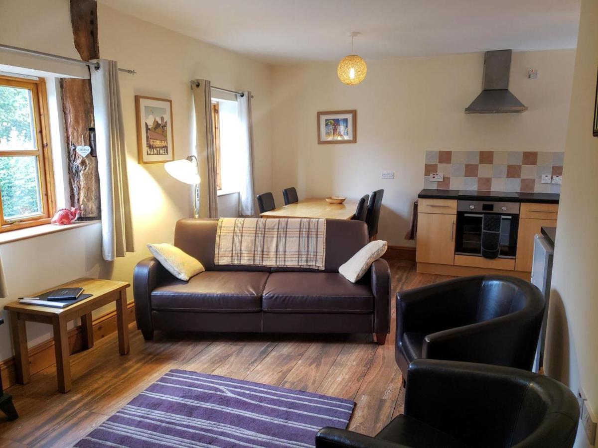 Seven Stars- Hot Tub & Garden With Fabulous Views. Holiday home