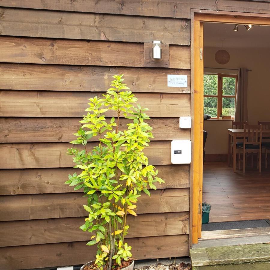 Seven Stars- Hot Tub & Garden With Fabulous Views. Holiday home Llandrindod Wells