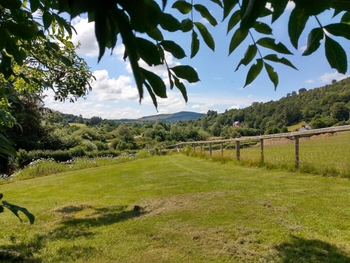 Seven Stars- Hot Tub & Garden With Fabulous Views. Holiday home *