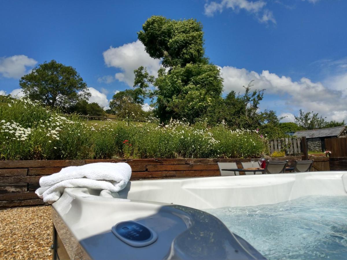 Seven Stars- Hot Tub & Garden With Fabulous Views.